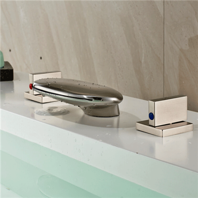 Brushed Nickel Bathtub Faucet